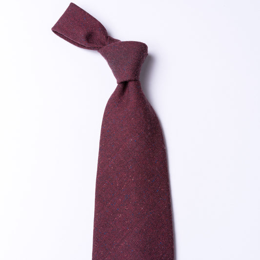 Dark red tie made of pure wool