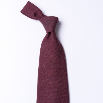 Dark red tie made from pure wool
