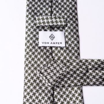 Tie with a green houndstooth pattern